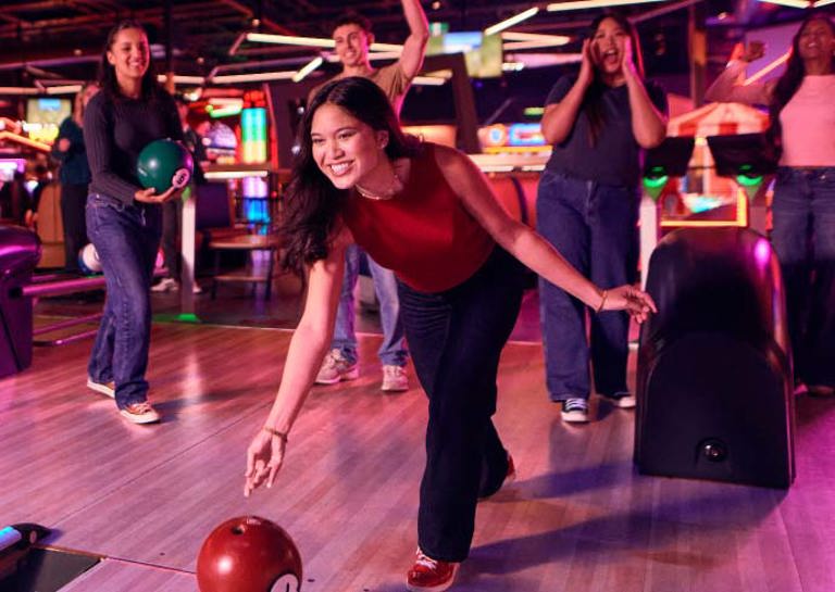 Bowling and laser tag for Leos and young lions